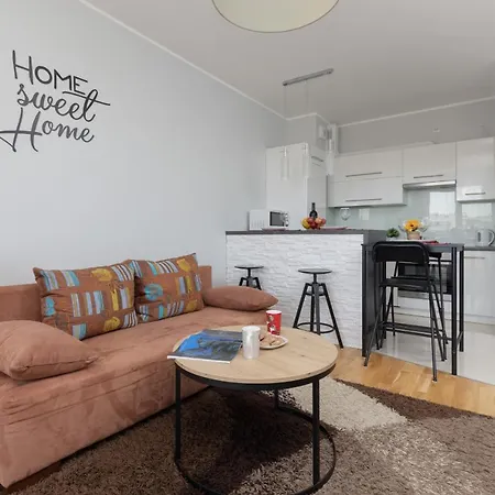 Young By Renters Apartman