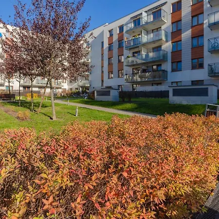 Young By Renters شقة وارسو