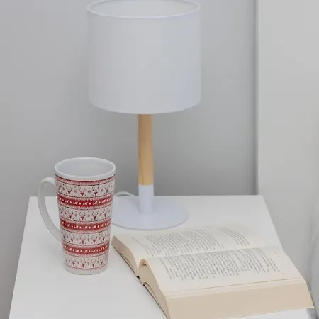 Young By Renters * وارسو